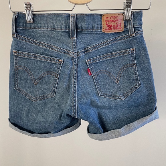 Levi's Shorts - Picture 2 of 3